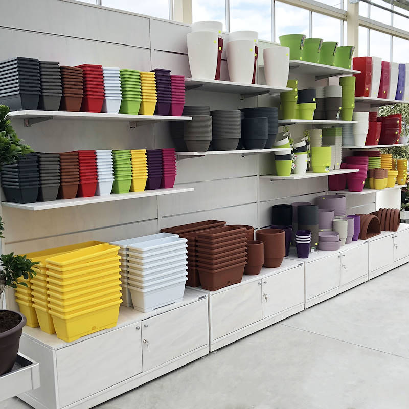 Estantería en madera con estantes y porta láminas