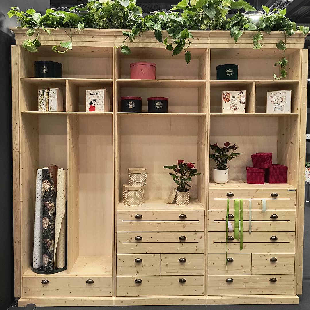 Mara Verbena line packaging area, Size: Equipped shelving for packaging