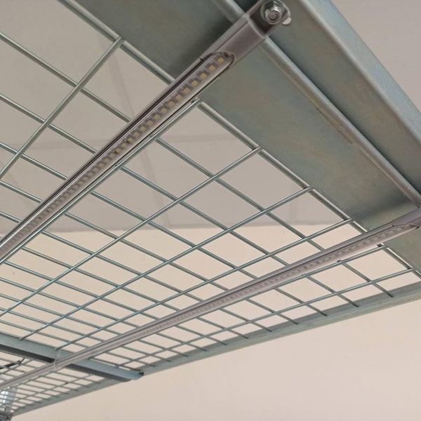 Carrello a griglia con kit luci LED per microgreens