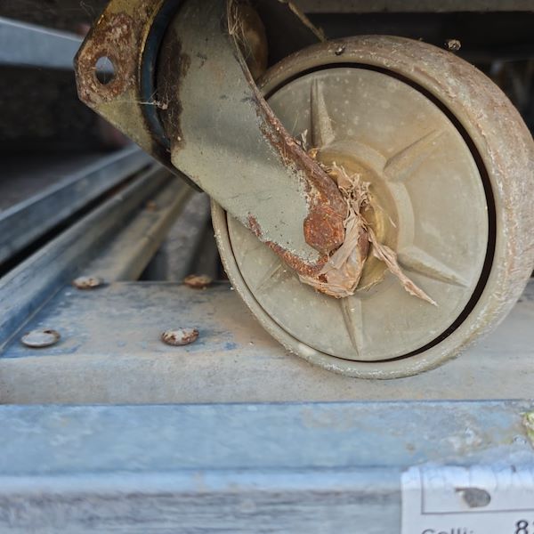 Alcune foto indicative dei carrelli idonei allA ROTTAMAZIONE