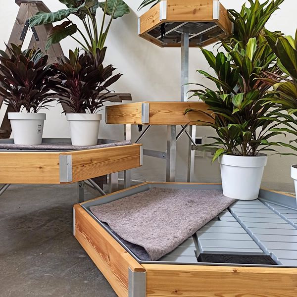 Mesa hexagonal en madera linea amor