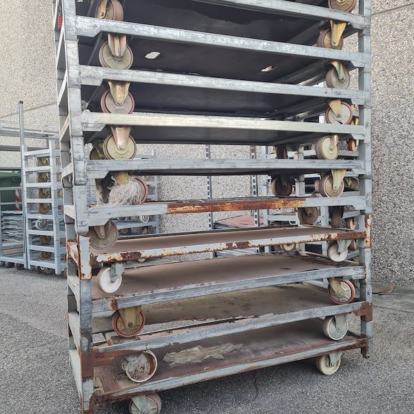 Alcune foto indicative dei carrelli idonei allA ROTTAMAZIONE