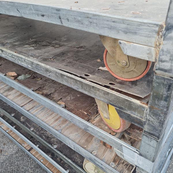 Alcune foto indicative dei carrelli idonei allA ROTTAMAZIONE