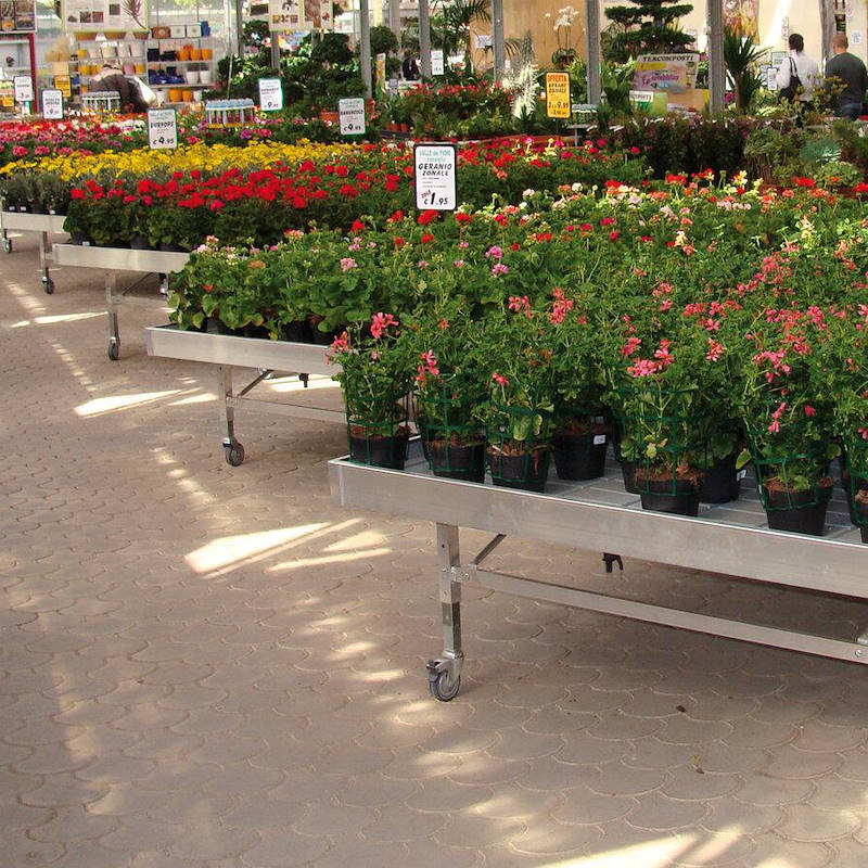 Ready-to-assemble fixed water tables in aluminium on wheels