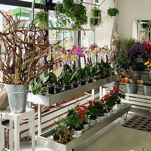 Aluminium wall bench - 2 shelves and basket holder