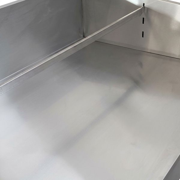 Banco da rinvaso in acciaio su carrello DC in plastica