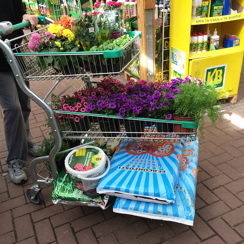 Carrello spesa libero servizio a tre ripiani