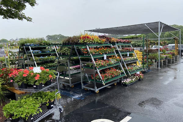 El mobiliario AMOR rediseña la zona de plantas y flores de “Urban Hardware”