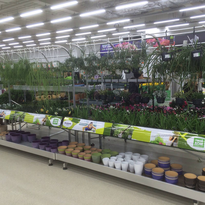 Mesa isla con 3 estantes