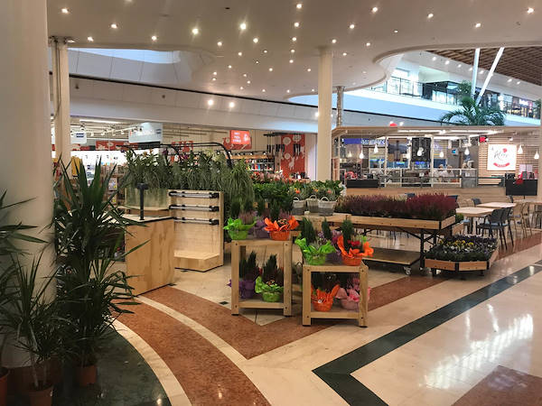 Exhibition island in the shopping center