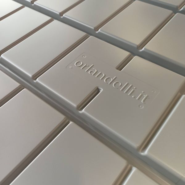 المنصة الخشبية